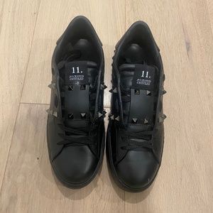 Rockstud untitled sneaker in leather calfskin